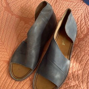 FREE PEOPLE Mont Blanc Sandals in Zinc (Grey)